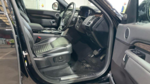 2019 Land Rover Discovery 2.0 Sd4 Hse Auto 4WD Euro 6 (s/s) 5dr in Black — image 3