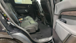 2019 Land Rover Discovery 2.0 Sd4 Hse Auto 4WD Euro 6 (s/s) 5dr in Black — image 4