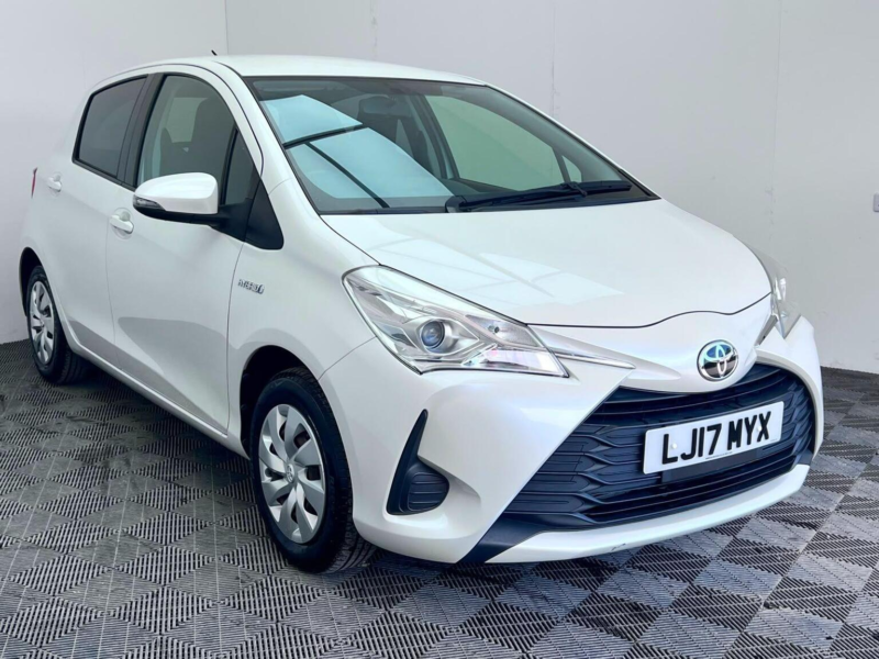 2017 Toyota Yaris 1.5 Vvt-H Icon Tech E-CVT Euro 6 (s/s) 5dr in White — image 1