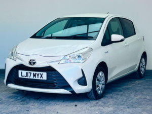 2017 Toyota Yaris 1.5 Vvt-H Icon Tech E-CVT Euro 6 (s/s) 5dr in White — image 3