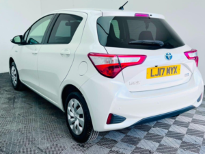 2017 Toyota Yaris 1.5 Vvt-H Icon Tech E-CVT Euro 6 (s/s) 5dr in White — image 4
