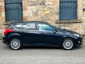 2012 Ford Focus 1.6 Tdci Zetec Hatchback 5dr Diesel Manual Euro 5 (s/s) (115 Ps) in Black — image 3
