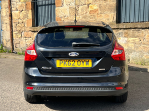 2012 Ford Focus 1.6 Tdci Zetec Hatchback 5dr Diesel Manual Euro 5 (s/s) (115 Ps) in Black — image 6