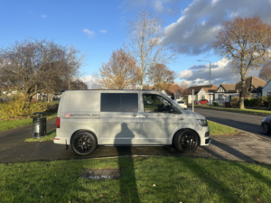 2017 Volkswagen Transporter 2.0 Bitdi T32 Bluemotion Tech Highline in Grey — image 3