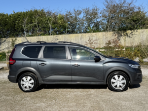 2022 Dacia Jogger 1.0 Comfort Tce 110 4x2 in Grey — image 2