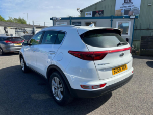 2016 Kia Sportage 1.7 Crdi 2 Euro 6 (s/s) 5dr in White — image 4