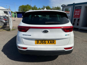2016 Kia Sportage 1.7 Crdi 2 Euro 6 (s/s) 5dr in White — image 6