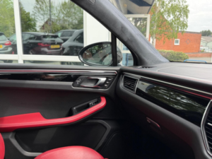 2017 Porsche Macan 3.6t V6 Turbo Pdk 4WD Euro 6 (s/s) 5dr in Black — image 4