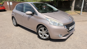 2015 Peugeot 208 1.6 Vti Allure in Pink — image 4