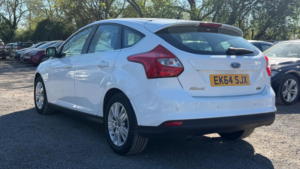 2014 Ford Focus 1.0t Ecoboost Titanium Navigator Euro 5 (s/s) 5dr in White — image 4
