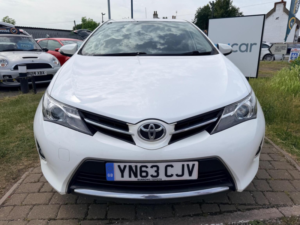 2013 Toyota Auris 1.6 V-Matic Icon Euro 5 5dr in White — image 2