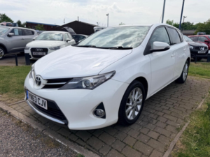 2013 Toyota Auris 1.6 V-Matic Icon Euro 5 5dr in White — image 3