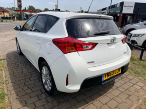 2013 Toyota Auris 1.6 V-Matic Icon Euro 5 5dr in White — image 4