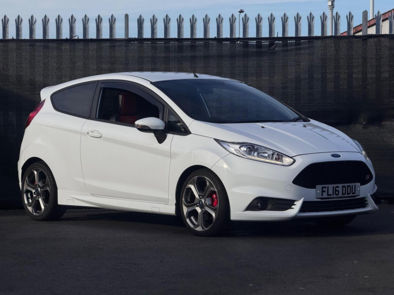 2016 Ford Fiesta 1.6t Ecoboost St-2 Euro 6 3dr in White — image 1
