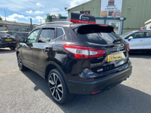 2017 Nissan Qashqai 1.6 Dci Tekna 4WD Euro 6 (s/s) 5dr in Black — image 4