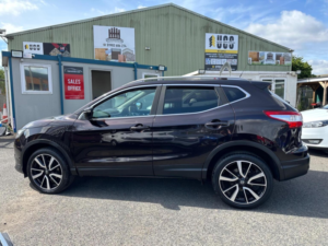 2017 Nissan Qashqai 1.6 Dci Tekna 4WD Euro 6 (s/s) 5dr in Black — image 5
