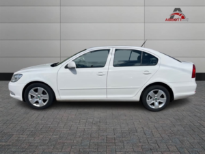 2012 Skoda Octavia 1.6 Tdi Elegance in White — image 2
