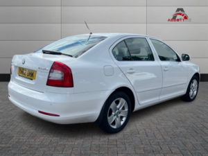 2012 Skoda Octavia 1.6 Tdi Elegance in White — image 3