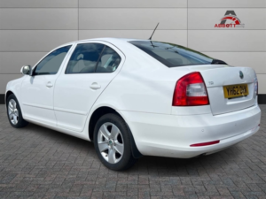 2012 Skoda Octavia 1.6 Tdi Elegance in White — image 5