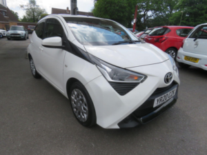 2020 Toyota Aygo 1.0 Vvt-I X-Play X-Shift Euro 6 5dr in White — image 2
