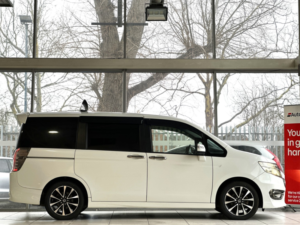 2013 Honda Stepwagon - in White — image 2