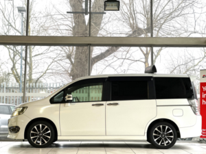 2013 Honda Stepwagon - in White — image 5