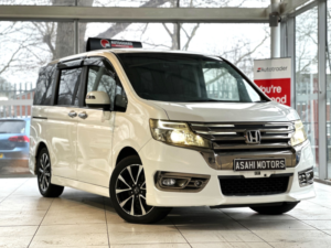 2013 Honda Stepwagon - in White — image 6