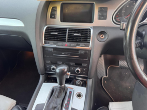 2010 Audi Q7 3.0 Tdi V6 S Line Tiptronic Quattro Euro 5 5dr in Grey — image 6