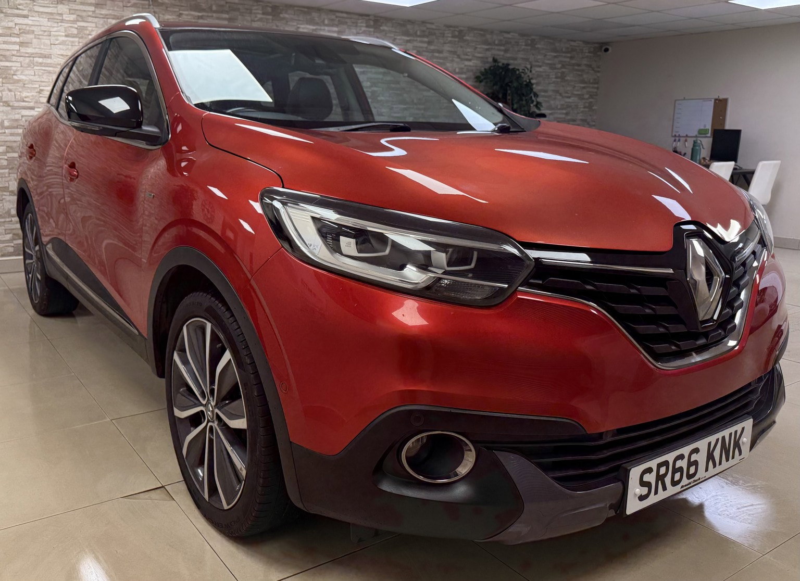 2016 Renault Kadjar 1.2 Tce Signature Nav SUV 5dr Petrol Manual Euro 6 (s/s) (130 Ps) in Red — image 1