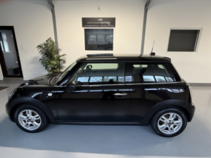 2011 MINI Hatch 1.6 One Hatch in Black — image 2