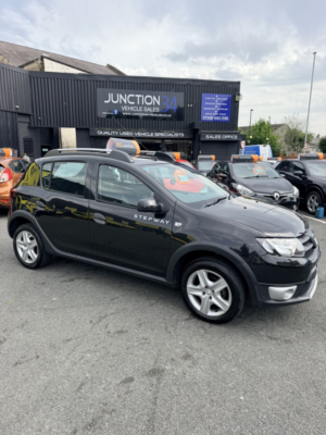 2016 Dacia Sandero Stepway 1.5 Stepway Laureate Dci 90 in Black — image 3