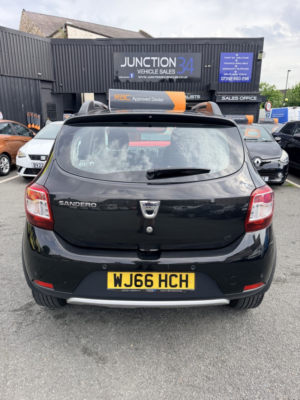 2016 Dacia Sandero Stepway 1.5 Stepway Laureate Dci 90 in Black — image 5