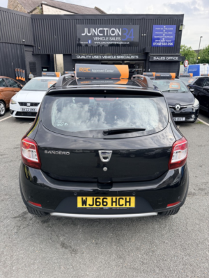 2016 Dacia Sandero Stepway 1.5 Stepway Laureate Dci 90 in Black — image 6