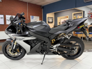 2004 Yamaha R1 1000 Super Sports Petrol Manual in Grey — image 2