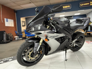 2004 Yamaha R1 1000 Super Sports Petrol Manual in Grey — image 3