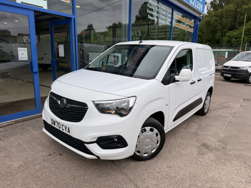 2021 Vauxhall Combo 1.5 Turbo D 2300 Sportive Panel Van 4dr Diesel Manual L1 H1 Euro 6 in White — image 1