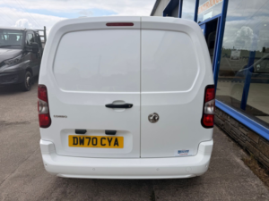 2021 Vauxhall Combo 1.5 Turbo D 2300 Sportive Panel Van 4dr Diesel Manual L1 H1 Euro 6 in White — image 5