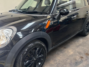 2012 MINI Countryman 2.0 Cooper D Auto Euro 5 5dr in Black — image 3
