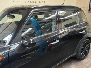 2012 MINI Countryman 2.0 Cooper D Auto Euro 5 5dr in Black — image 5
