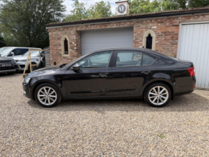 2014 Skoda Octavia 1.6 Tdi Elegance in Black — image 4