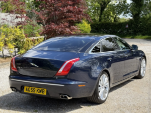 2010 Jaguar Xj 3.0 D V6 Portfolio in Blue — image 3