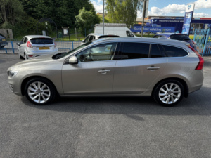 2015 Volvo V60 2.0 Se Lux D4 (181hp) in Gold — image 2