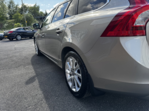 2015 Volvo V60 2.0 Se Lux D4 (181hp) in Gold — image 4