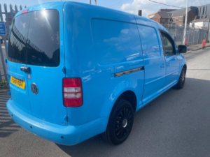 2011 Volkswagen Caddy Maxi 1.6 Tdi C20 Maxi Fwd 5dr in Blue — image 4