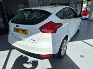 2017 Ford Focus 1.0t Ecoboost Titanium Euro 6 (s/s) 5dr in White — image 5
