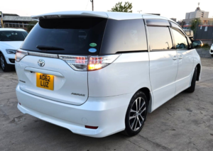 2012 Toyota Estima 2.4l Petrol - 7 Seater - Ulez/caz Pass - Free 18months Gold Warranty & 12months Breakdown in White — image 4