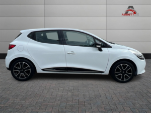 2014 Renault Clio 1.2 Dynamique Medianav 1.2 16v 75 in White — image 2