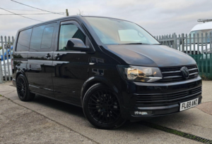 2019 Volkswagen Transporter 2.0 Tdi T32 Bluemotion Tech Highline Kombi Fwd Swb Euro 6 (s/s) 5dr in Black — image 1
