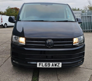 2019 Volkswagen Transporter 2.0 Tdi T32 Bluemotion Tech Highline Kombi Fwd Swb Euro 6 (s/s) 5dr in Black — image 2