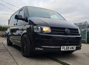 2019 Volkswagen Transporter 2.0 Tdi T32 Bluemotion Tech Highline Kombi Fwd Swb Euro 6 (s/s) 5dr in Black — image 6